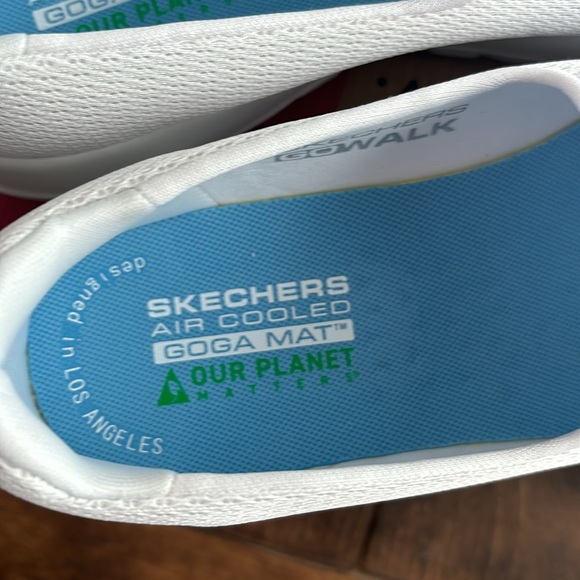 Sketchers Performance Go Walks - Picture 2 of 6